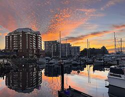 Coast Victoria Hotel & Marina by APA