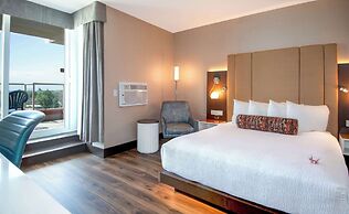 Coast Victoria Hotel & Marina by APA