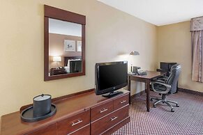 Quality Inn & Suites Bloomington University Area