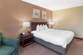 Quality Inn & Suites Bloomington University Area