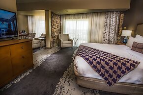 Lodge Of Four Seasons Golf Resort, Marina & Spa