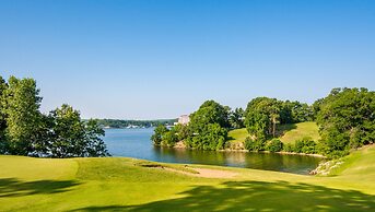 Lodge Of Four Seasons Golf Resort, Marina & Spa