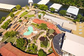 Lodge Of Four Seasons Golf Resort, Marina & Spa