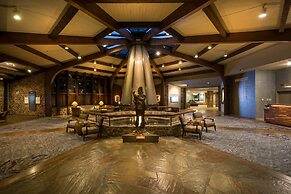 Lodge Of Four Seasons Golf Resort, Marina & Spa