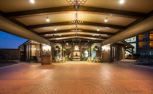 Lodge Of Four Seasons Golf Resort, Marina & Spa