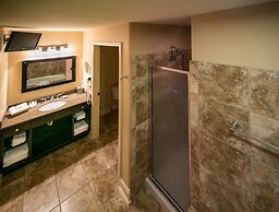 Lodge Of Four Seasons Golf Resort, Marina & Spa