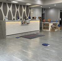 Ramada by Wyndham Hartford North / Bradley Airport