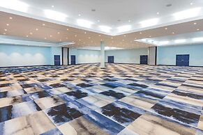 Ramada by Wyndham Hartford North / Bradley Airport