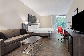 Ramada by Wyndham Hartford North / Bradley Airport