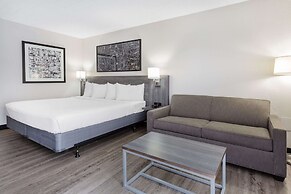 Ramada by Wyndham Hartford North / Bradley Airport