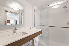 Holiday Inn Express Hotel & Suites Wilmington-University Ctr by IHG