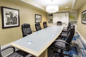 Holiday Inn Express Hotel & Suites Wilmington-University Ctr by IHG