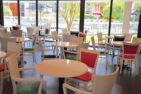 Grand Hotel Orlando at Universal Blvd - Shuttle to Theme Parks