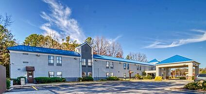 Econo Lodge Raleigh near Walnut Creek Amphitheatre