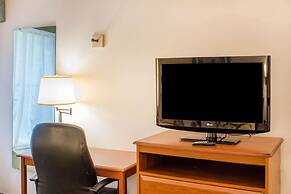 Econo Lodge Raleigh near Walnut Creek Amphitheatre