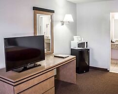 Econo Lodge Inn & Suites Colonie Center Mall