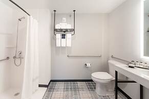 The Craftsman Inn & Suites