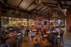 The Craftsman Inn & Suites