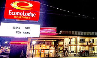 Econo Lodge Inn & Suites