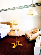 Econo Lodge Inn & Suites