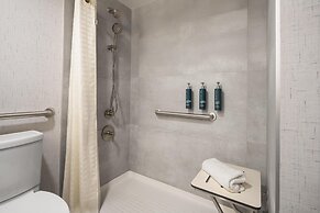 DoubleTree by Hilton Fort Lee - George Washington Bridge