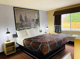 Super 8 by Wyndham Gloucester