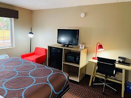 Super 8 by Wyndham Gloucester
