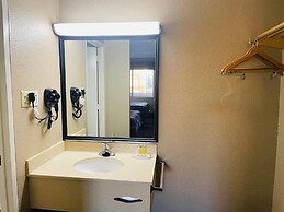 Super 8 by Wyndham Gloucester