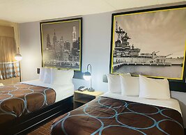 Super 8 by Wyndham Gloucester