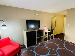 Super 8 by Wyndham Gloucester