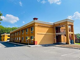 Super 8 by Wyndham Gloucester