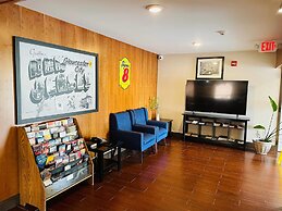 Super 8 by Wyndham Gloucester