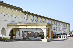 Days Inn & Conference Centre by Wyndham Montreal Airport