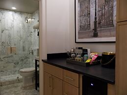 Garden District Hotel