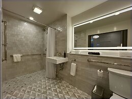 Garden District Hotel