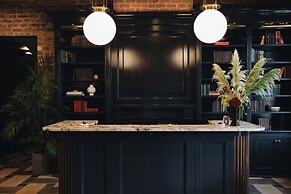 Garden District Hotel