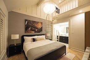 Garden District Hotel