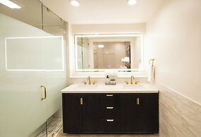 Garden District Hotel