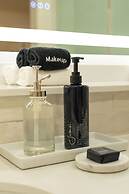 Garden District Hotel