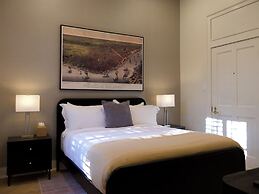 Garden District Hotel