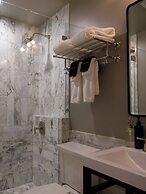 Garden District Hotel