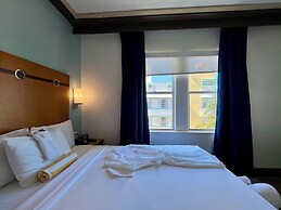 Majestic Hotel South Beach