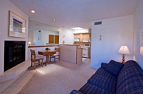 Weathervane Terrace Inn and Suites