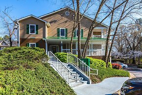 HomeTowne Studios by Red Roof Atlanta NE - Downtown Norcross