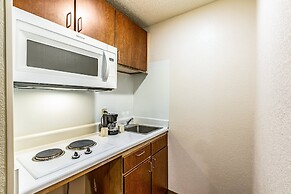 HomeTowne Studios by Red Roof Atlanta NE - Downtown Norcross