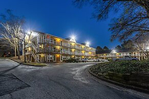 HomeTowne Studios by Red Roof Atlanta NE - Downtown Norcross