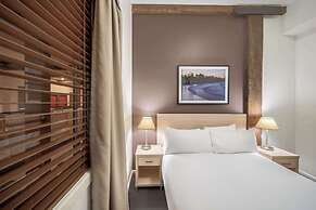 Oaks Sydney Goldsbrough Suites