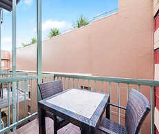 Oaks Sydney Goldsbrough Suites