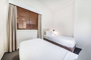 Oaks Sydney Goldsbrough Suites