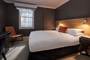 Harbour Rocks Hotel